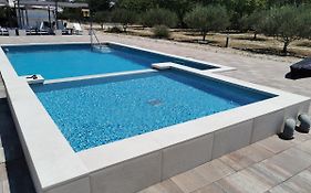 Grande Glamping With Pool